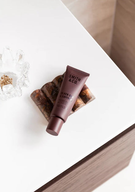 SMITH & CO Black Oud & Saffron Hand & Nail Pomade - Hand Cream