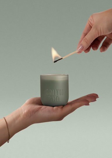 SMITH & CO. Amber & Freesia Candle 80g